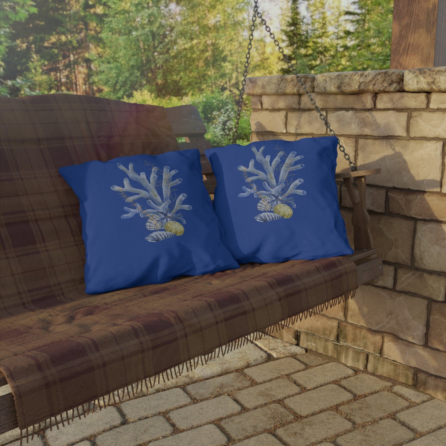OUTDOOR PILLOW: CORAL DESIGN