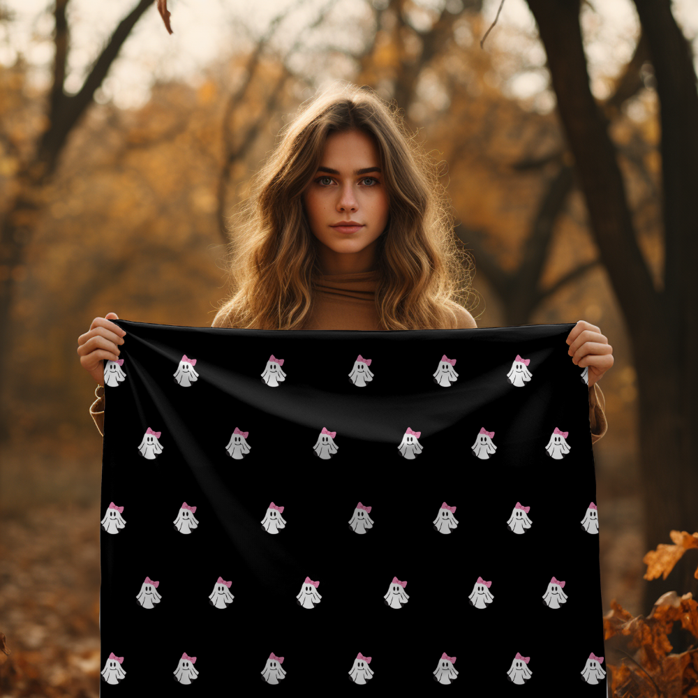 Cute Ghost Halloween Fleece Blanket – Soft & Cozy Spooky Season Decor