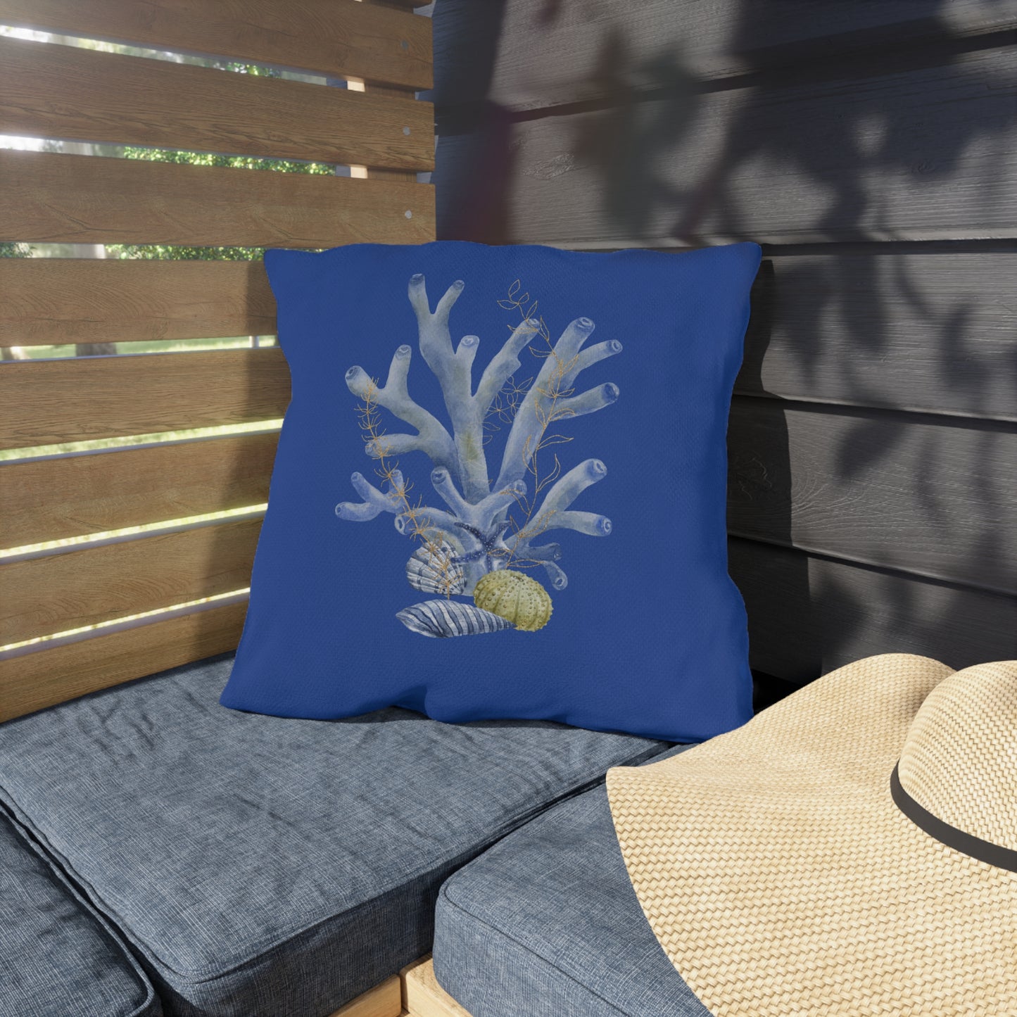 OUTDOOR PILLOW: CORAL DESIGN