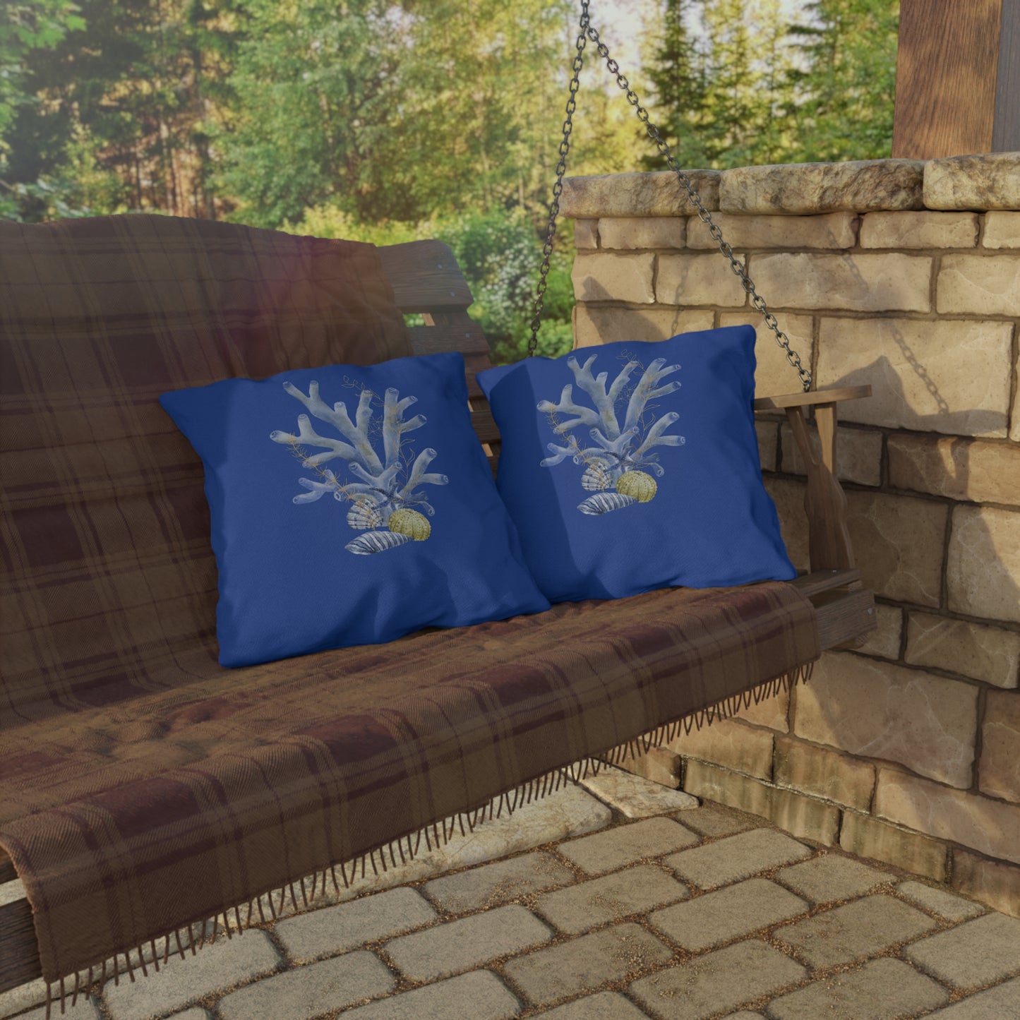 OUTDOOR PILLOW: CORAL DESIGN