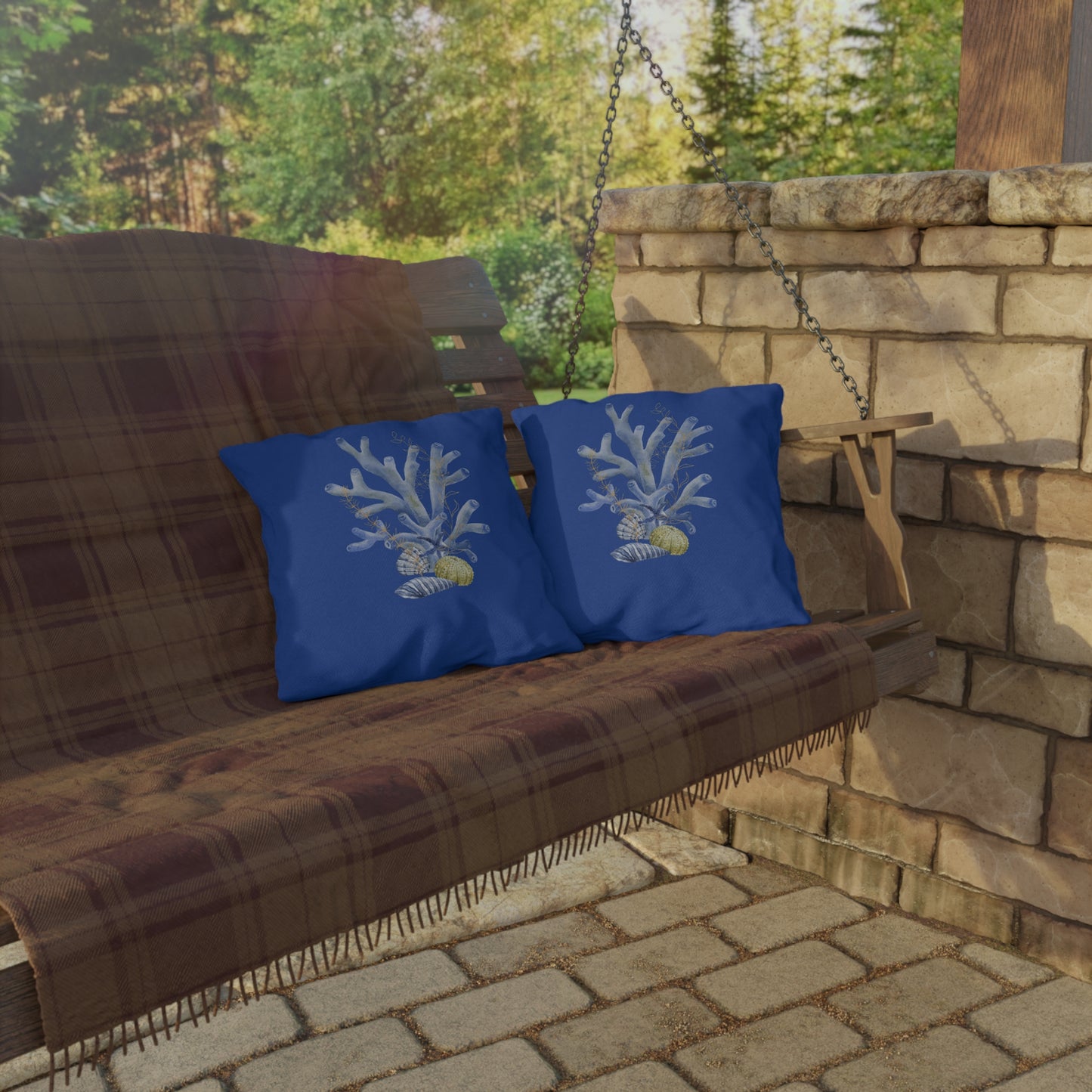 OUTDOOR PILLOW: CORAL DESIGN