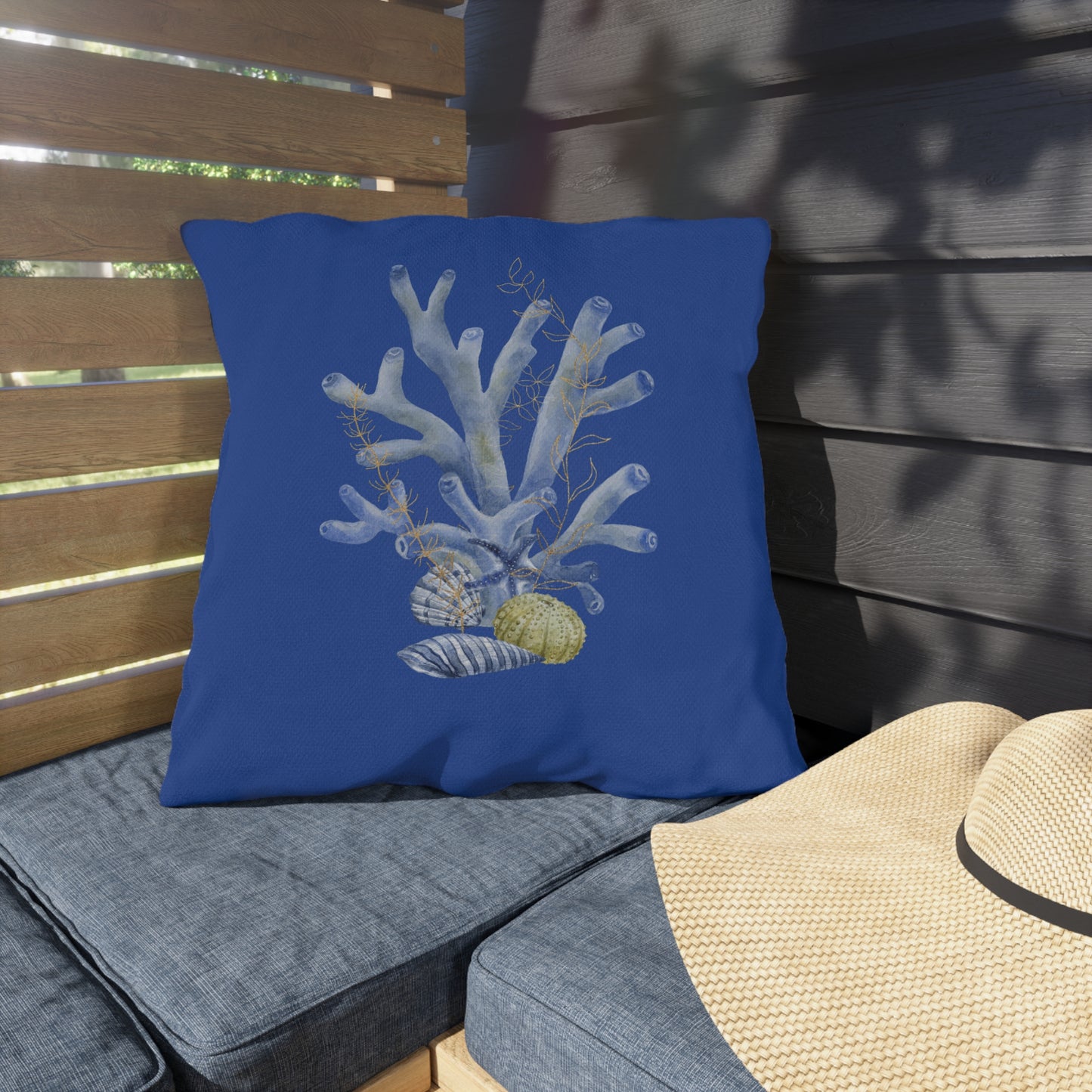 OUTDOOR PILLOW: CORAL DESIGN