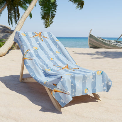 Tropical palm print towel that’s quick drying and sand-resistant